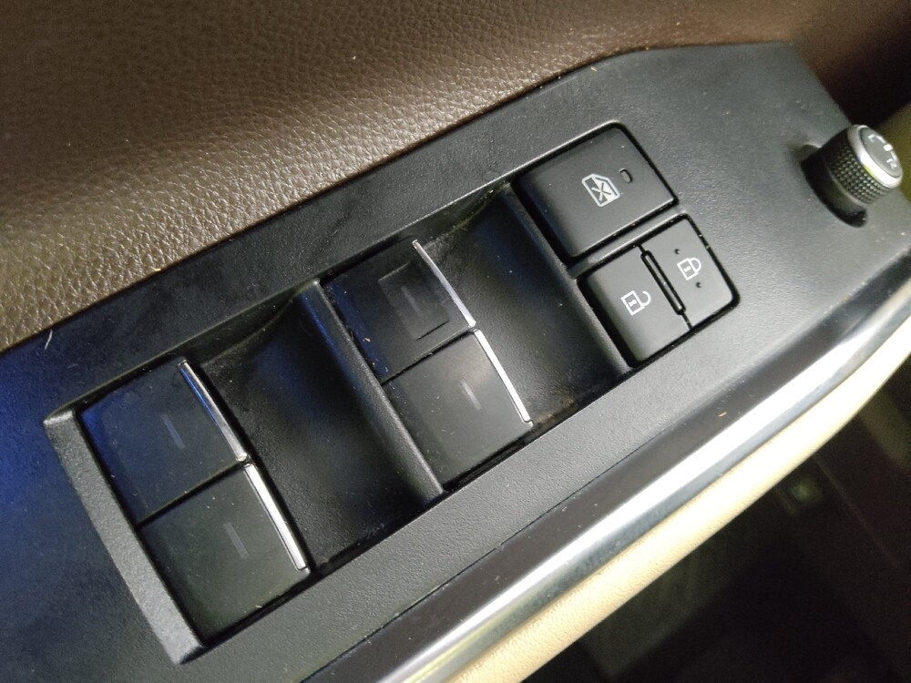 2020 Toyota Highlander in St. Louis, MO 63136 - 18071799 27