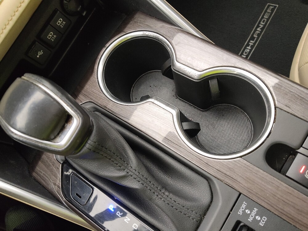 2020 Toyota Highlander in St. Louis, MO 63136 - 18071799 26