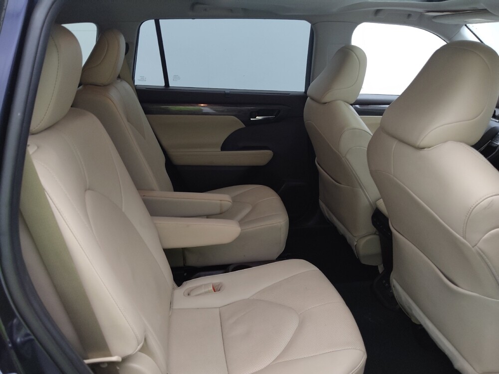 2020 Toyota Highlander in St. Louis, MO 63136 - 18071799 19