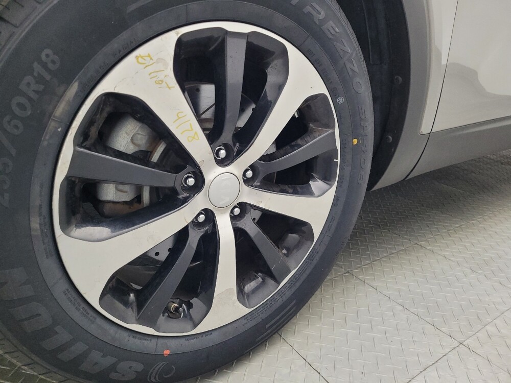 2017 Kia Sorento in Orlando, FL 32808 - 18071937 31