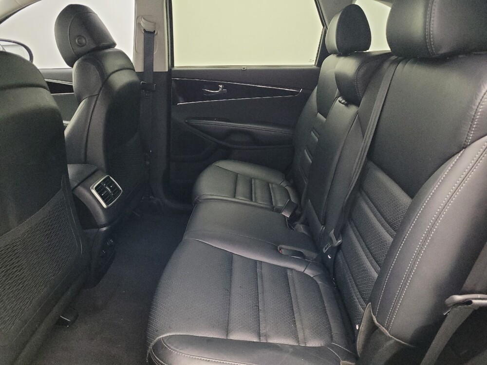 2017 Kia Sorento in Orlando, FL 32808 - 18071937 18