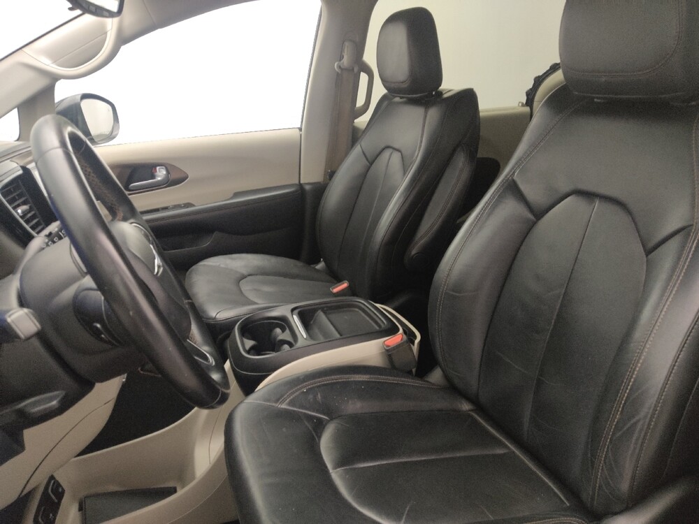 2017 Chrysler Pacifica in Jacksonville, FL 32210 - 18071948 17