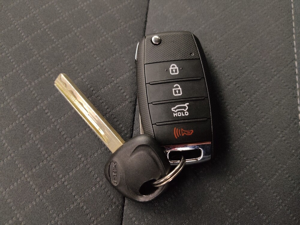 2018 Kia Sorento in Lakewood, CO 80215 - 18072003 32