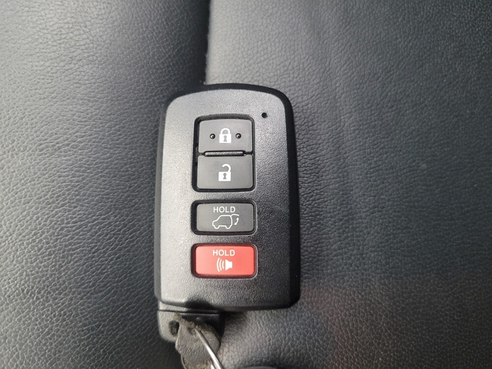 2017 Toyota Highlander in Highland, IN 46322 - 18072031 32