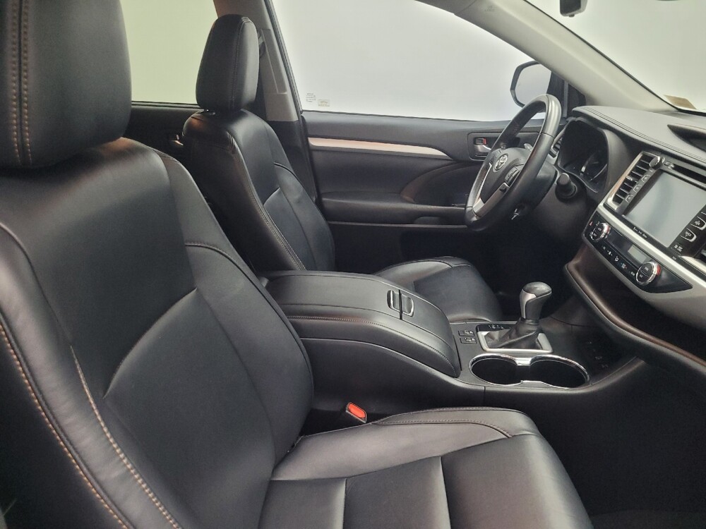 2017 Toyota Highlander in Highland, IN 46322 - 18072031 21