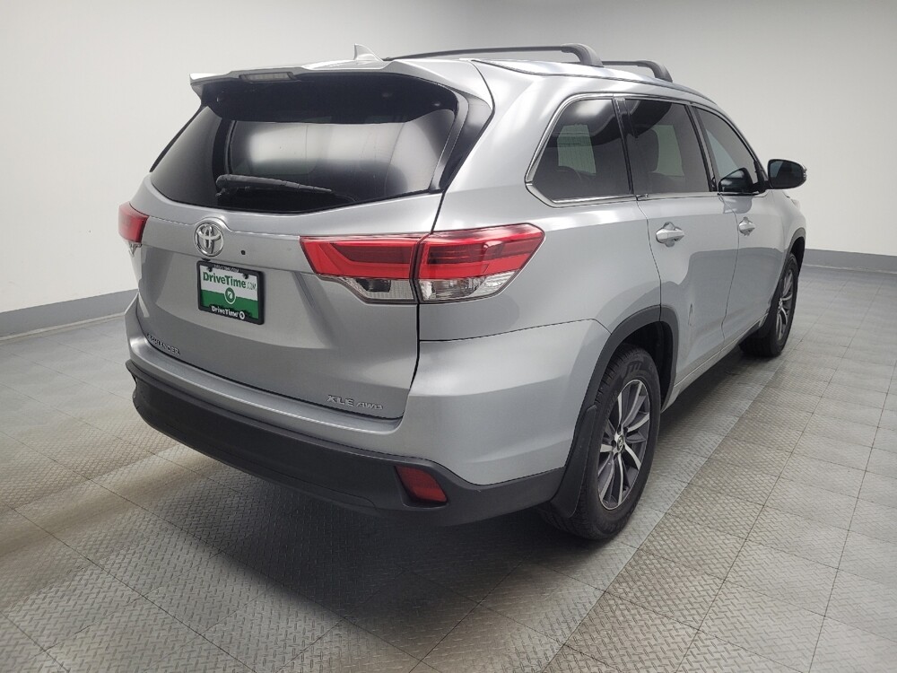 2017 Toyota Highlander in Highland, IN 46322 - 18072031 9