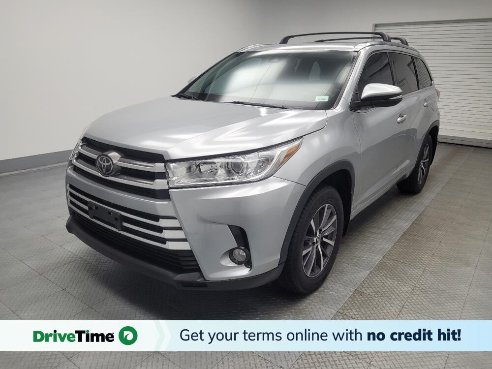 2017 Toyota Highlander in Highland, IN 46322 - 18072031