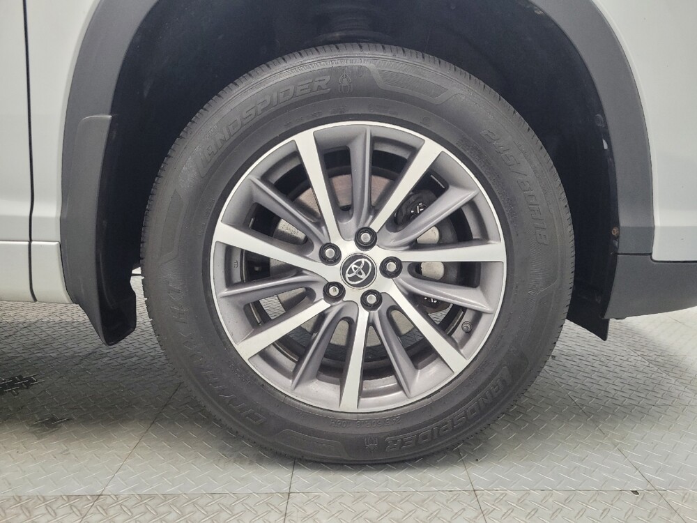 2017 Toyota Highlander in Highland, IN 46322 - 18072031 31