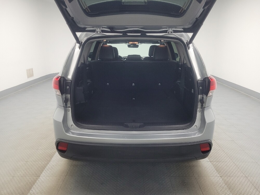 2017 Toyota Highlander in Highland, IN 46322 - 18072031 29