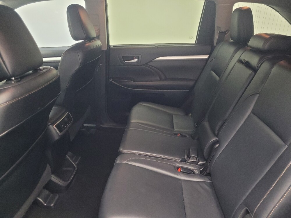 2017 Toyota Highlander in Highland, IN 46322 - 18072031 18