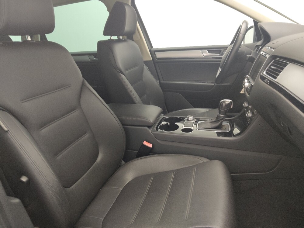 2016 Volkswagen Touareg in Sanford, FL 32773 - 18072083 21