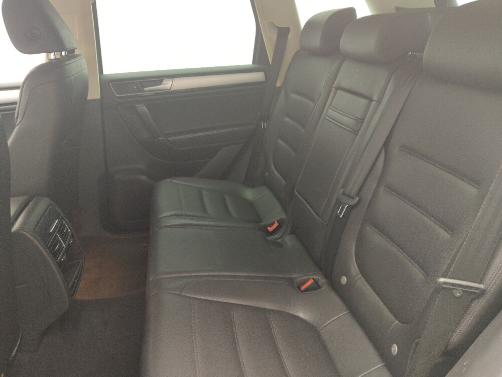 2016 Volkswagen Touareg in Sanford, FL 32773 - 18072083 18