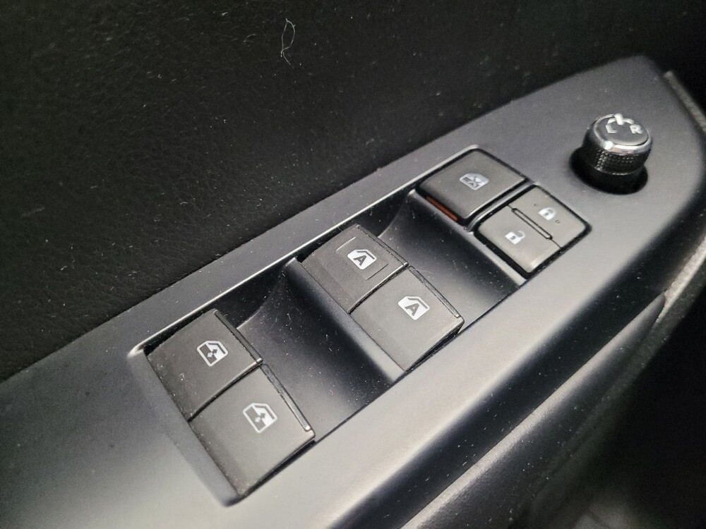 2018 Toyota Highlander in Eastpointe, MI 48021 - 18072090 27