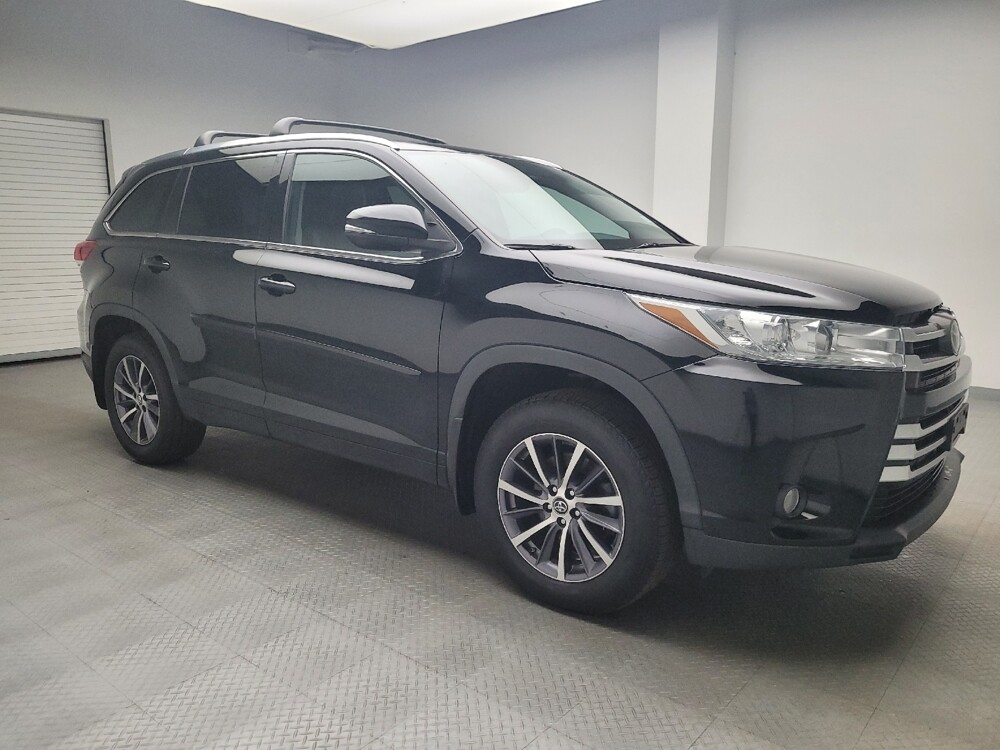 2018 Toyota Highlander in Eastpointe, MI 48021 - 18072090 11