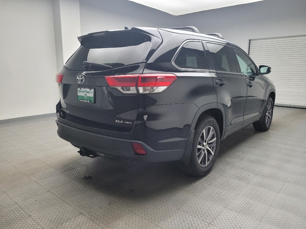 2018 Toyota Highlander in Eastpointe, MI 48021 - 18072090 9