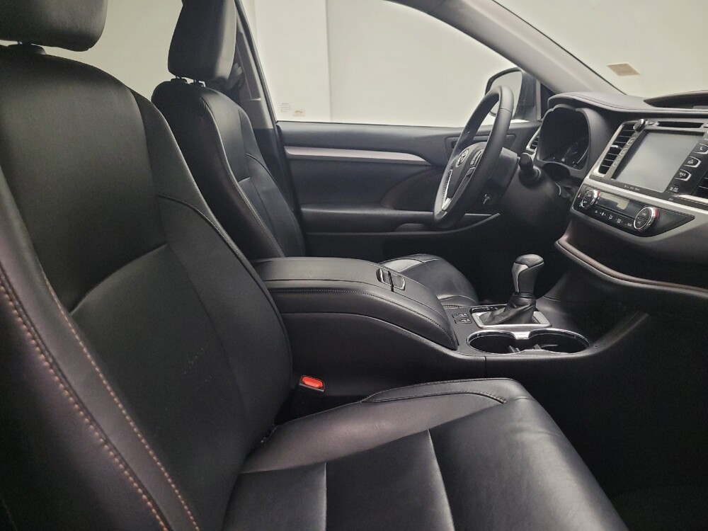 2018 Toyota Highlander in Eastpointe, MI 48021 - 18072090 21