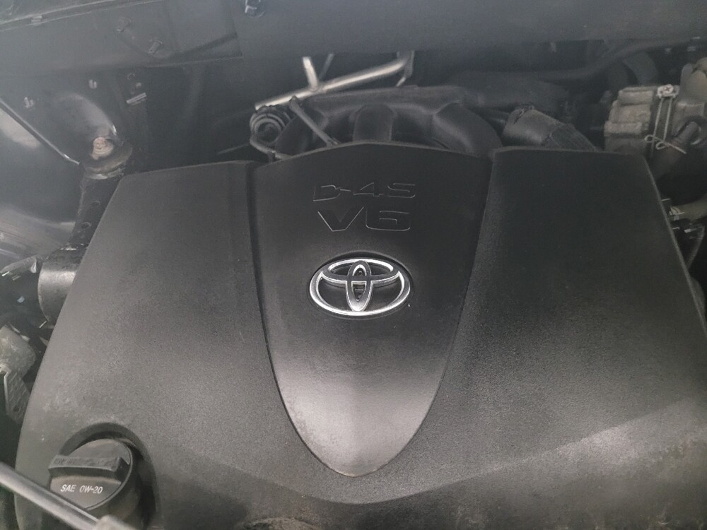 2018 Toyota Highlander in Eastpointe, MI 48021 - 18072090 30