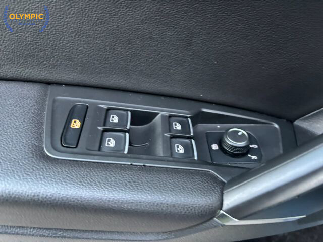 2018 Volkswagen Tiguan in Decatur, GA 30032 - 18072152 32