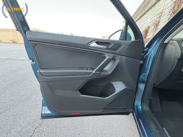 2018 Volkswagen Tiguan in Decatur, GA 30032 - 18072152 42