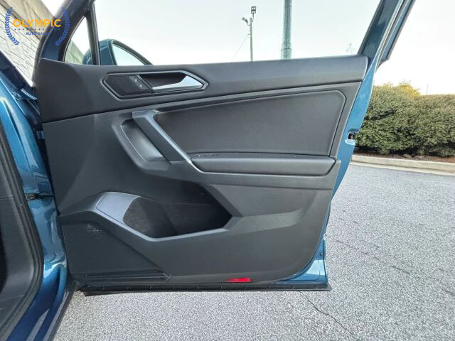 2018 Volkswagen Tiguan in Decatur, GA 30032 - 18072152 43