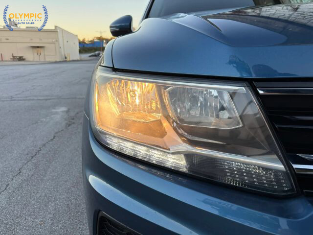 2018 Volkswagen Tiguan in Decatur, GA 30032 - 18072152 15