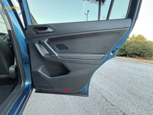 2018 Volkswagen Tiguan in Decatur, GA 30032 - 18072152 45