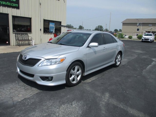 2011 Toyota Camry in Oak Grove, MO 64075 - 18072388