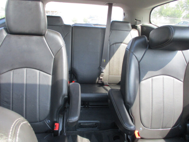 2017 Chevrolet Traverse in Oak Grove, MO 64075 - 18072392 11