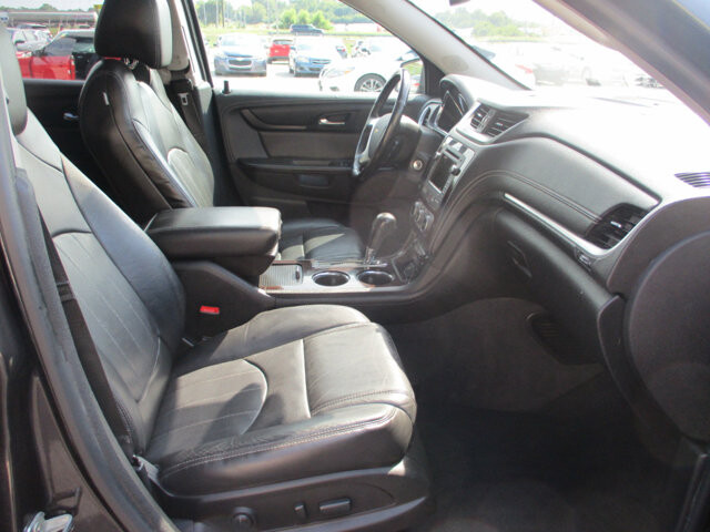 2017 Chevrolet Traverse in Oak Grove, MO 64075 - 18072392 10