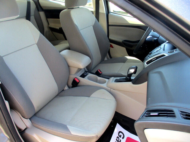 2012 Ford Focus in Oak Grove, MO 64075 - 18072400 20