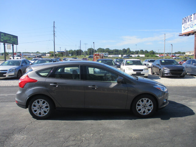 2012 Ford Focus in Oak Grove, MO 64075 - 18072400 4