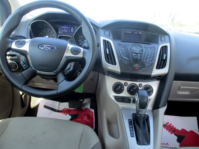 2012 Ford Focus in Oak Grove, MO 64075 - 18072400 22