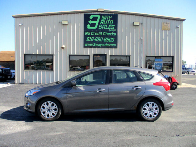 2012 Ford Focus in Oak Grove, MO 64075 - 18072400 8