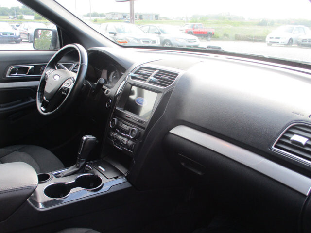 2017 Ford Explorer in Oak Grove, MO 64075 - 18072401 10