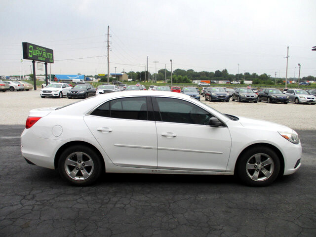 2015 Chevrolet Malibu in Oak Grove, MO 64075 - 18072402 4
