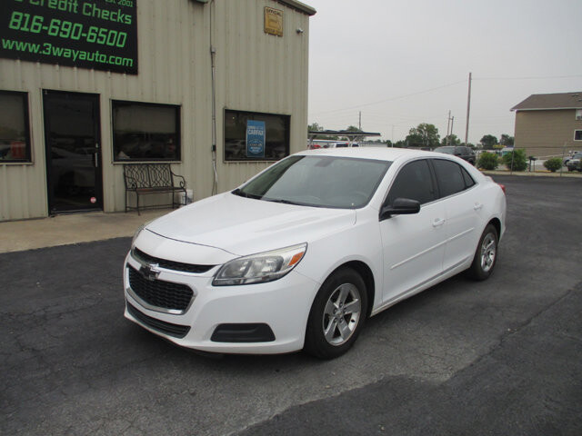 2015 Chevrolet Malibu in Oak Grove, MO 64075 - 18072402