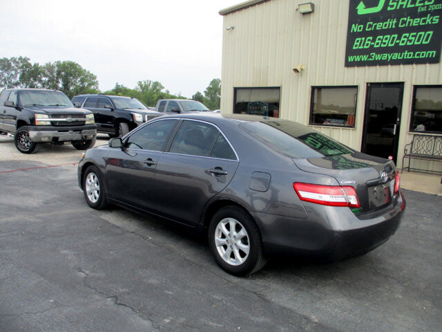 2011 Toyota Camry in Oak Grove, MO 64075 - 18072404 7