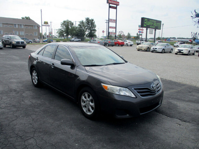 2011 Toyota Camry in Oak Grove, MO 64075 - 18072404 3
