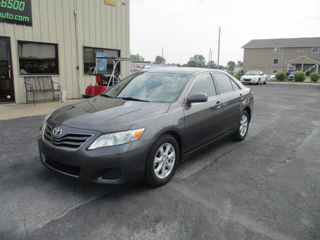 2011 Toyota Camry in Oak Grove, MO 64075 - 18072404
