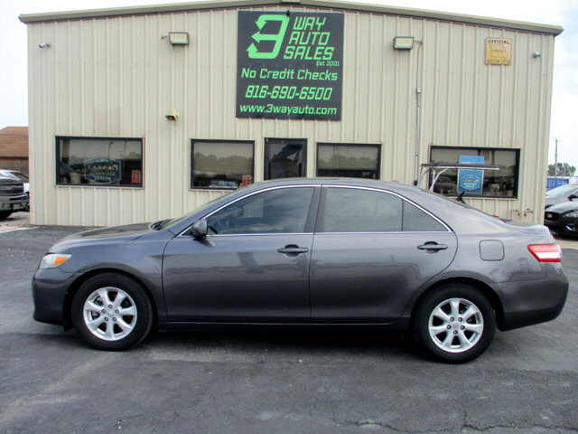 2011 Toyota Camry in Oak Grove, MO 64075 - 18072404 8