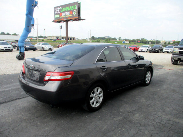 2011 Toyota Camry in Oak Grove, MO 64075 - 18072404 5