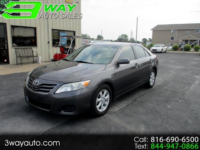 2011 Toyota Camry in Oak Grove, MO 64075 - 18072404