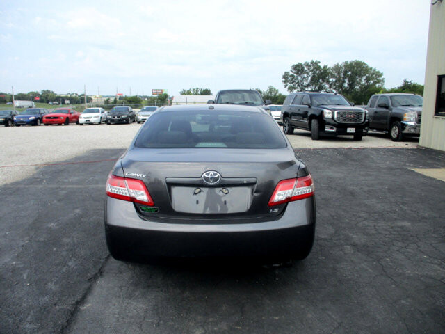 2011 Toyota Camry in Oak Grove, MO 64075 - 18072404 6