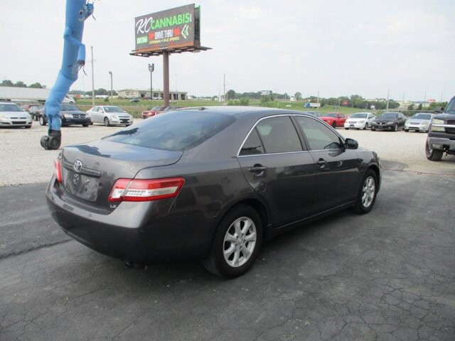 2011 Toyota Camry in Oak Grove, MO 64075 - 18072404 5