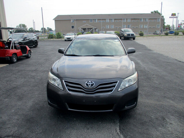 2011 Toyota Camry in Oak Grove, MO 64075 - 18072404 2