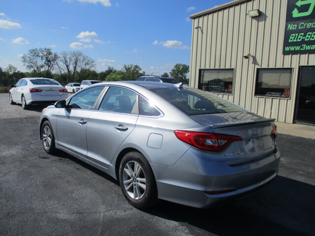 2016 Hyundai Sonata in Oak Grove, MO 64075 - 18072405 7
