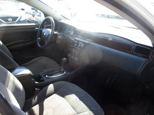 2012 Chevrolet Impala in Oak Grove, MO 64075 - 18072408 10