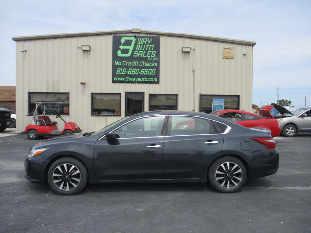 2018 Nissan Altima in Oak Grove, MO 64075 - 18072411 8