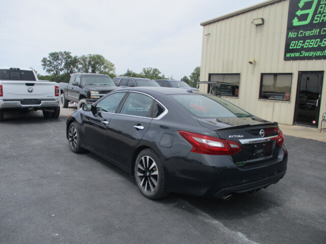 2018 Nissan Altima in Oak Grove, MO 64075 - 18072411 7