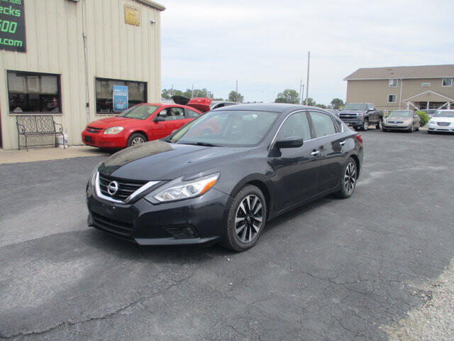 2018 Nissan Altima in Oak Grove, MO 64075 - 18072411